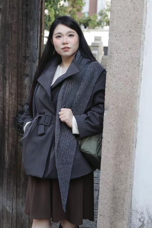 10天发货【一件穿出慵懒文艺范｜风衣感棉服】💫内里填充棉，成分80%棉，20%天丝，风衣型棉服，买1得3！赠专属披肩&腰带。咖/灰双色，解锁立领、翻领、敞开多种穿搭，时髦过冬！出口韩国款棉服 商品图13