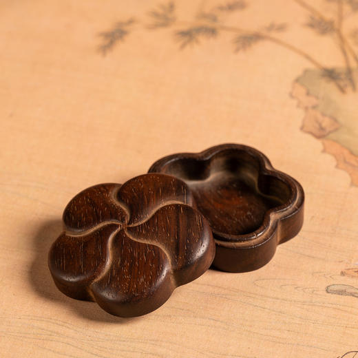 清	黄花梨整挖梅花形香盒 商品图2