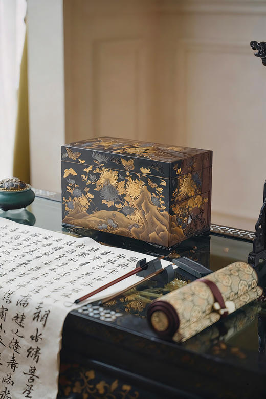 独角鹿西洋古董1603-1868年代日本江户时代出品雅菊蝶舞主题木胎黑漆地金银莳绘文房砚箱套盒 商品图0
