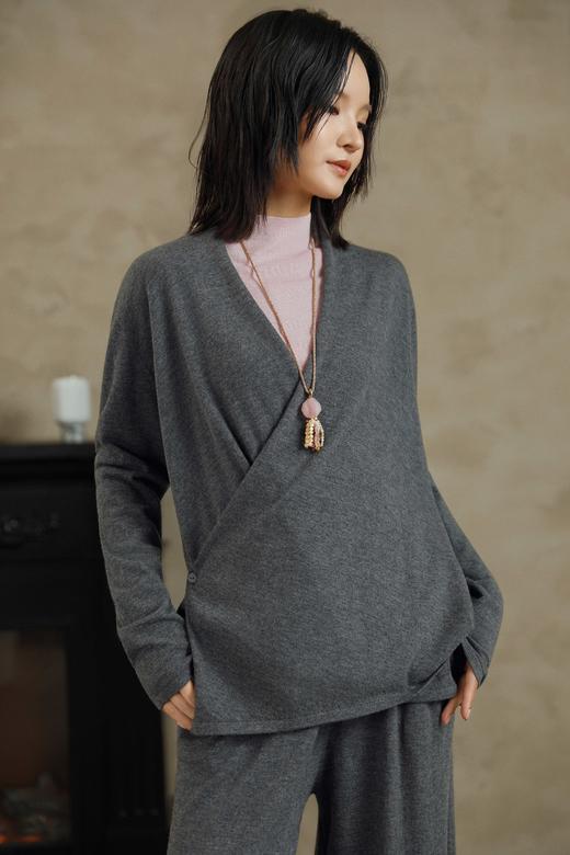 打破秋日沉闷必备——时髦复古原创系列毛衣链！搭配神器，进口材质手工制作匠心温度～温润优雅，自带俏皮感，轻松提升整体气质与穿搭层次感～ 商品图5