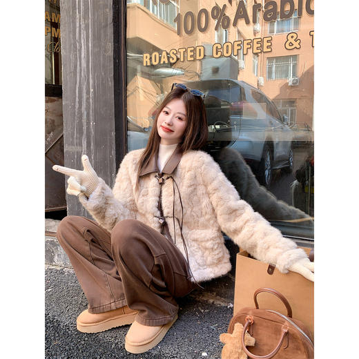 <曾小咸推荐>2.27现货秒杀 ！微信超特价！翻领皮毛一体外套 日常359.99 立减190 秒杀169.99！！ 商品图1