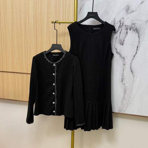 奢姿大码女装2025冬季胖妹妹时尚小香风外套气质百褶设计半裙套装9954994384 商品图1