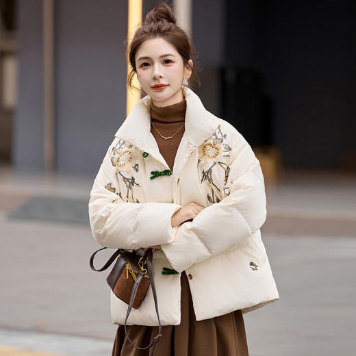 新中式国风重工刺绣羽绒服，复古盘扣白鸭绒短款外套HR-GJC5516 商品图1