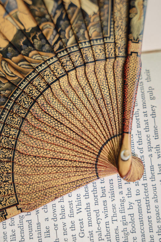 【已售】独角鹿西洋古董19世纪中国清代广东十三行出品东方庭园人物主题黑漆描金手绘竹扇骨折扇 商品图6