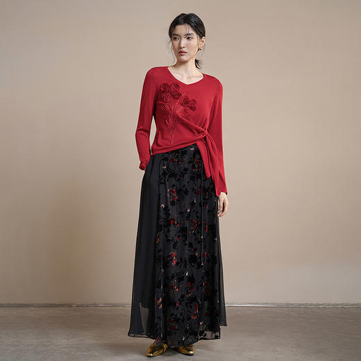 【林栖设计小店】（现货）红色绣花毛织上衣优雅多色百搭不规则设计2026早春新款针织衫N1961167 商品图11