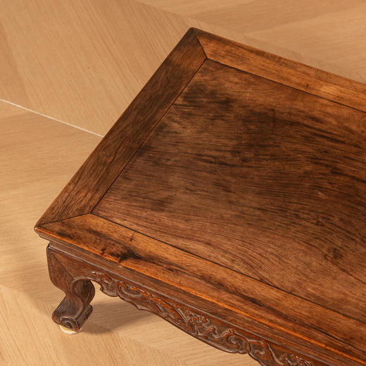 清早期	黄花梨束腰三弯腿螭龙纹炕桌 商品图4