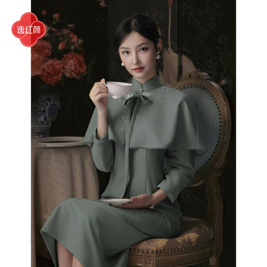 逸红颜 昭华 2026秋新款文艺复古芙蓉花流苏刺绣斗篷旗袍套装女 商品图0