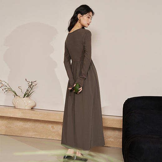 西遇法式长袖针织连衣裙女新款独特修身垂坠感长款伞裙D0032617 商品图2