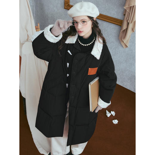 【暖冬内购】两三事梵高文艺雪国列车2025冬新款简约皮牌装饰毛绒翻领羽绒服女 商品图2