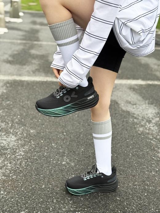 [小莉专属]【百元价格 | 千元配置✨】ONKE15代科技跑鞋，双层贾卡鞋面💥超临界鞋底发泡工艺❗ 5.6cm增高，显高显瘦！✅现仅169.9元 ❗高弹Q软如踩云朵☁全网性价比之W❗闭眼入不后悔！ 商品图8