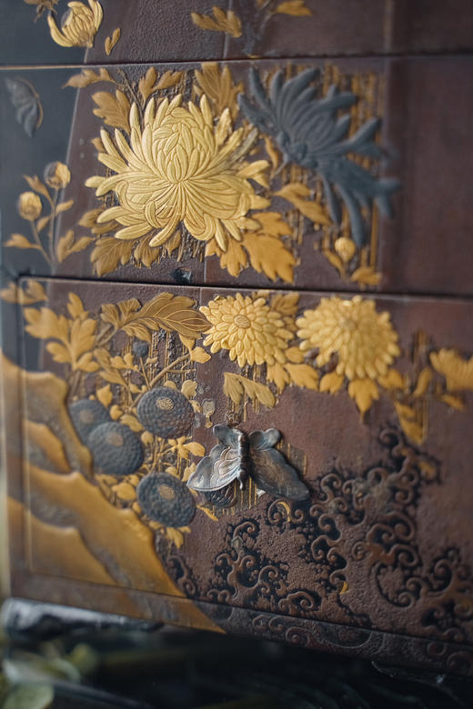 独角鹿西洋古董1603-1868年代日本江户时代出品雅菊蝶舞主题木胎黑漆地金银莳绘文房砚箱套盒 商品图6