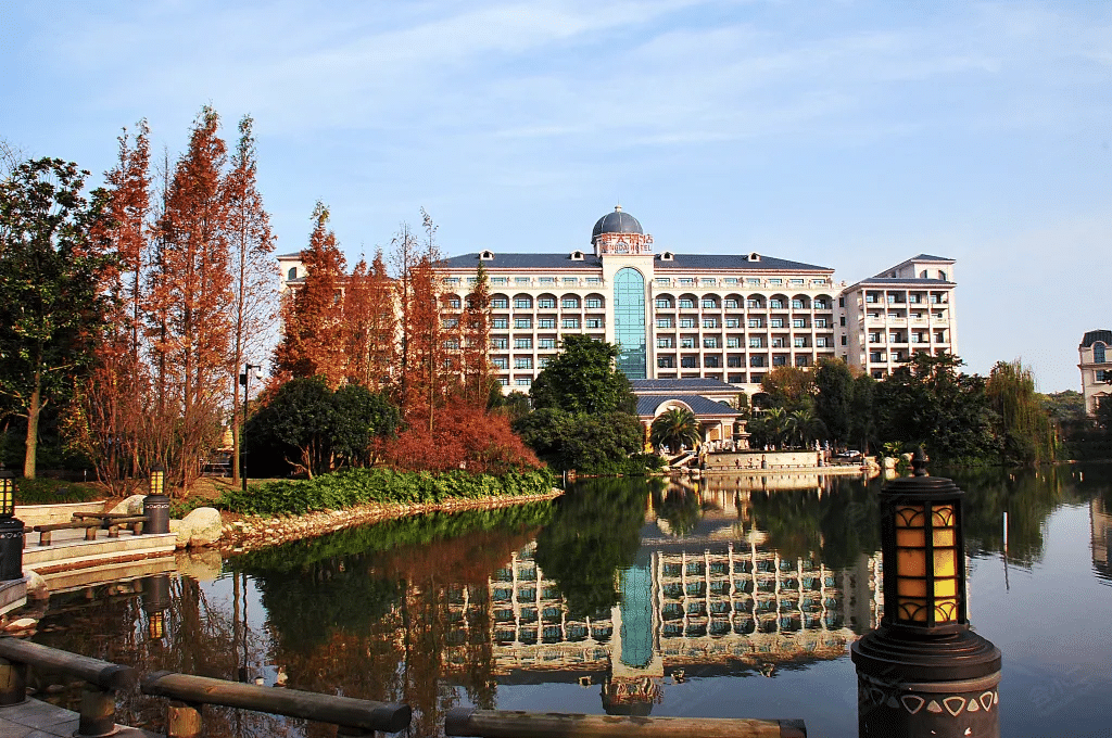 【金堂恒大酒店·双11狂欢周末不加价】仅399起住“成都小欧罗巴”，享恒温泳池、健身房、干蒸房，吃汤锅、泡温泉！亲子溜娃力荐！