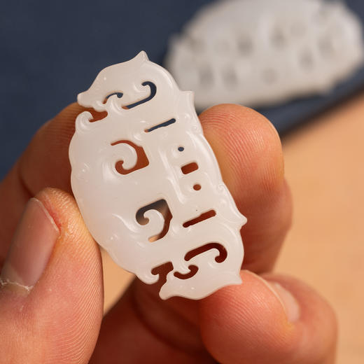 和田玉雕龙纹佩（一对） 商品图2