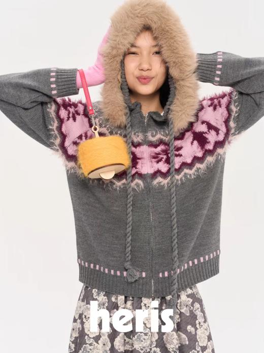 heris/H53102/企鹅朋友提花毛衣外套 商品图0