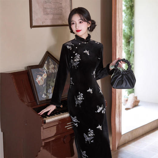 丝绒绣花长款旗袍，时尚改良新中式日常可穿旗袍SYK3125231 商品图2