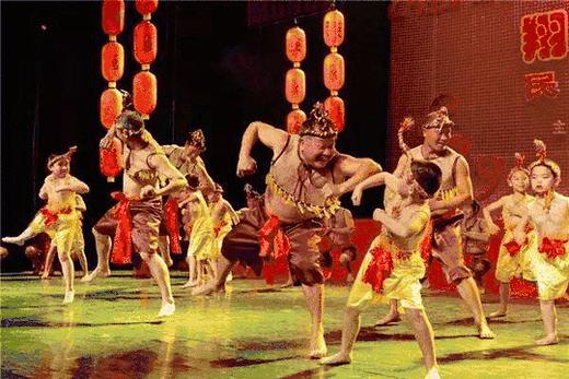 【2026寒假-恬恬自组-厦门漳州泉州】5天4晚 驿动闽南 | 高铁往返，全程4钻酒店，特色餐饮（土楼长桌宴、娘惹餐），非遗体验（火鼎公婆、布袋木偶戏），蟳埔簪花+环岛路骑行，让您不虚此行 商品图4