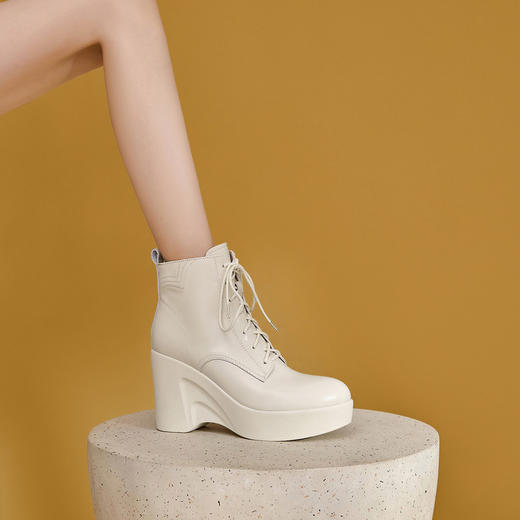 【预售5天】米色坡跟马丁靴，英伦风小个子短靴女靴SMQ&5050 商品图3