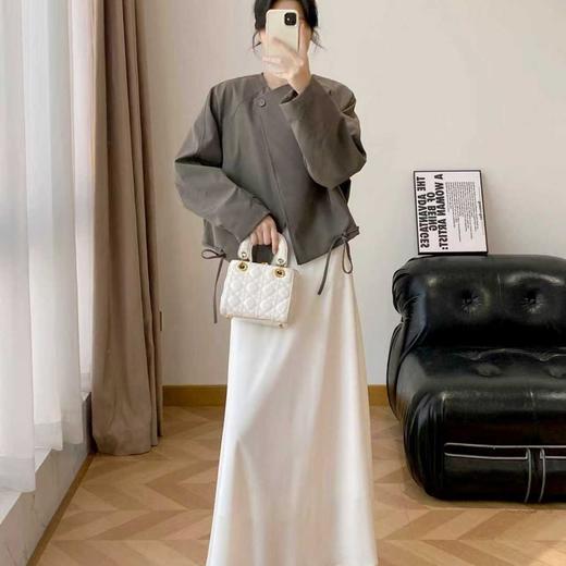 【圆领抽绳短款外套】显高显瘦还百搭 微宽松版型+斜扣设计 圆领+抽绳设计 商品图5