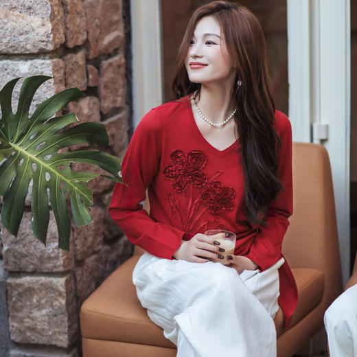 【林栖设计小店】（现货）红色绣花毛织上衣优雅多色百搭不规则设计2026早春新款针织衫N1961167 商品图9