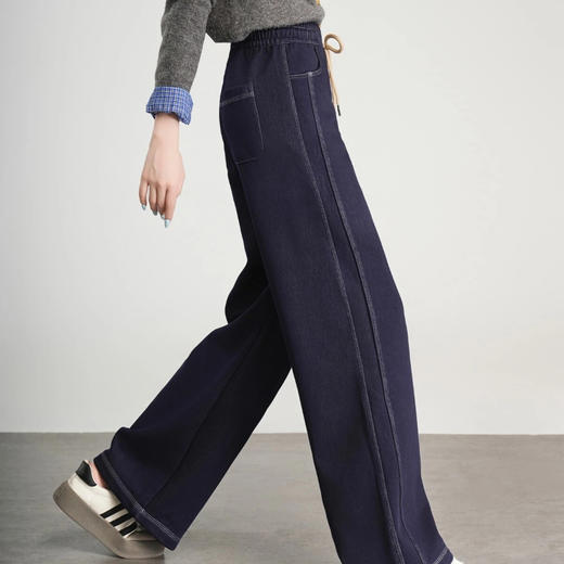 下单3-7天发货！K.HIP 明线牛仔解压裤 精选针织仿牛仔面料，既有牛仔的挺括质感 又拥有针织的柔软亲肤特性；内里复合超密奥利绒；明线压边工艺利落有型 商品图7