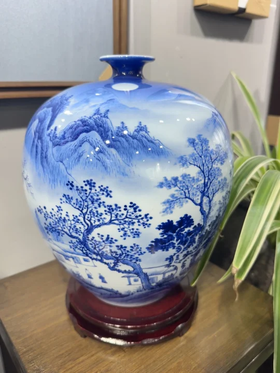 青花山水石榴瓶