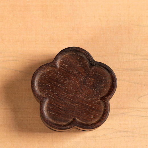 清	黄花梨整挖梅花形香盒 商品图4