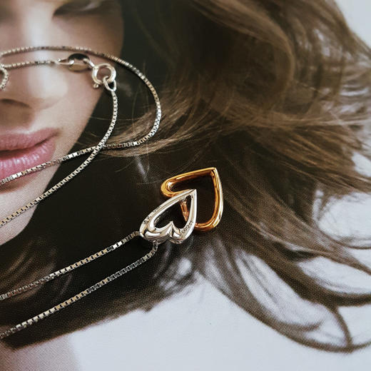 【天然正品】莱绅通灵AU750双色金时尚设计款双爱心造型钻石吊坠项链 链长：38CM女士301025NJS41 商品图5