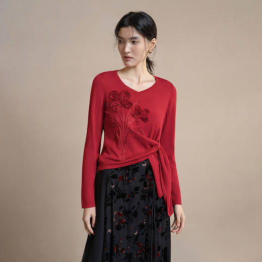 【林栖设计小店】（现货）红色绣花毛织上衣优雅多色百搭不规则设计2026早春新款针织衫N1961167 商品图12