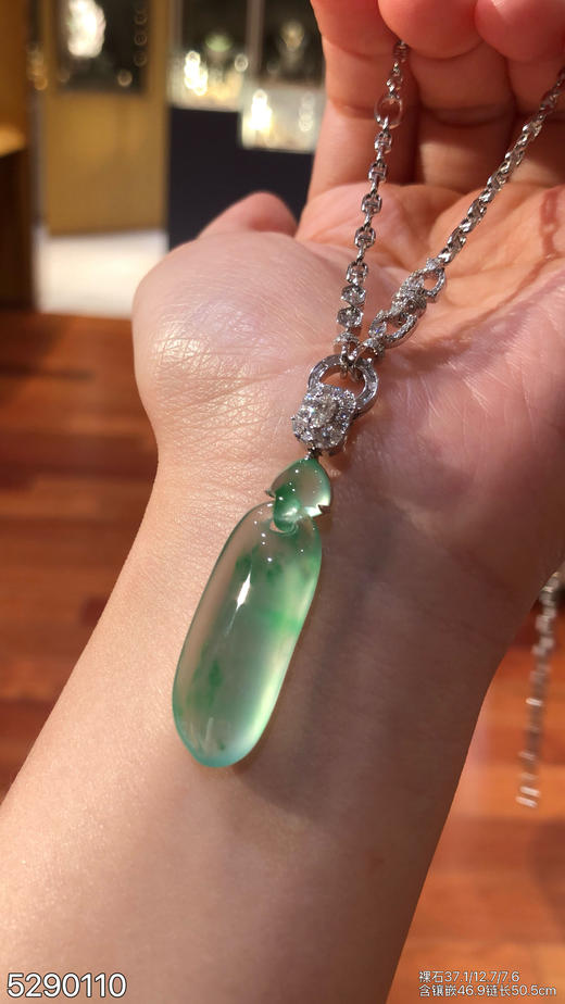 玻璃种飘翠福瓜素件吊坠【5290110】具体价格微信咨询 商品图0