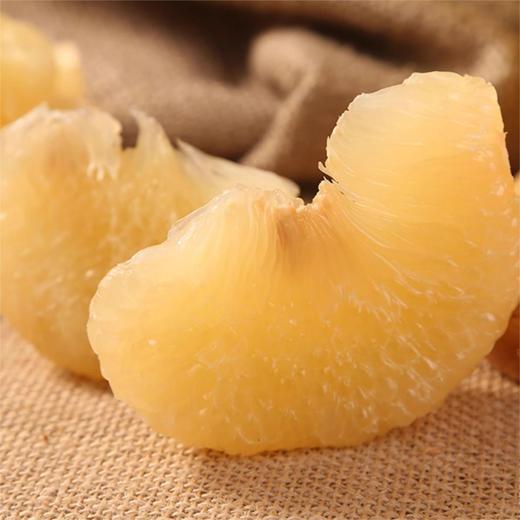 【玉环 文旦柚】果肉细嫩，颗粒紧致细密。果肉晶莹剔透，果汁饱满，几近无核，可食率非常高。 商品图1