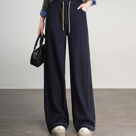 下单3-7天发货！K.HIP 明线牛仔解压裤 精选针织仿牛仔面料，既有牛仔的挺括质感 又拥有针织的柔软亲肤特性；内里复合超密奥利绒；明线压边工艺利落有型 商品图0