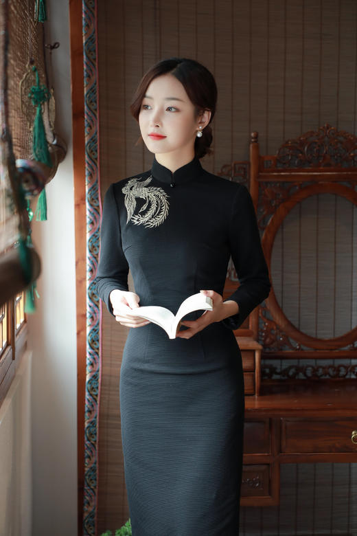 逸红颜厦梦2025秋冬新款民国画报复刻同款刺绣弹力针织改良旗袍女 商品图0