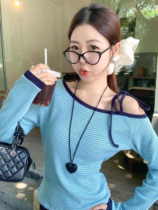 【129元任选2件】现货！蓝色条纹斜肩系带长袖T恤 商品图6