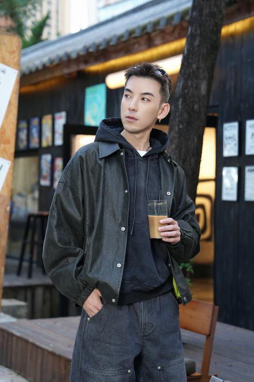 W532572204蜡感重工PU夹克 商品图3