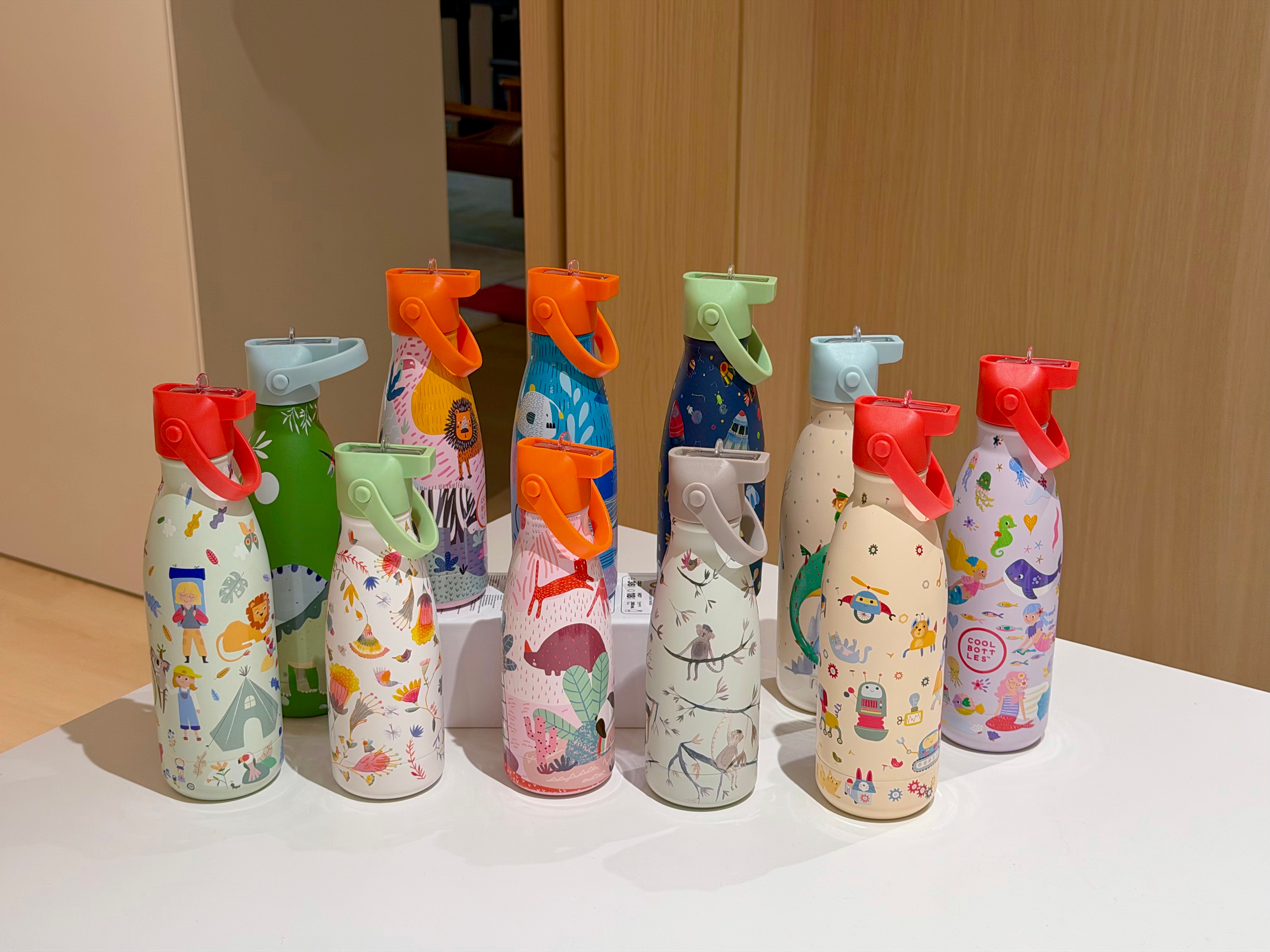 COOL BOTTLES惊奇世界系列保温杯，来自西班牙的设计师品牌，3D印花杯身，7层杯壁工艺内部抽真空技术，保热18h、保冷36h 保温效果卓越