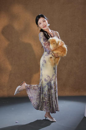 逸红颜毓清2025早秋新款冰感弹力网纱定位花抽褶插片鱼尾连衣裙女