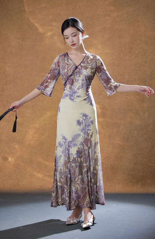 逸红颜毓清2025早秋新款冰感弹力网纱定位花抽褶插片鱼尾连衣裙女 商品图5