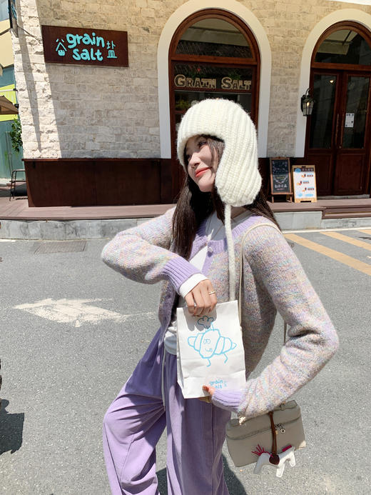 【189元任选2件】现货！紫色圆领系扣毛衣 商品图7