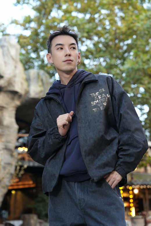 W532572191字母涂鸦夹克 商品图1