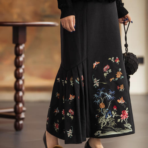 【林栖设计小店】羊毛鱼尾马面裙绣花古典2025秋冬新款半身裙女1954019 商品图4