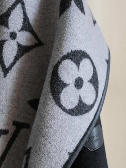 【只可换码，不退货】GY35-驴家黑灰大花秋冬经典款羊毛大衣（SZX*MM） 商品图4