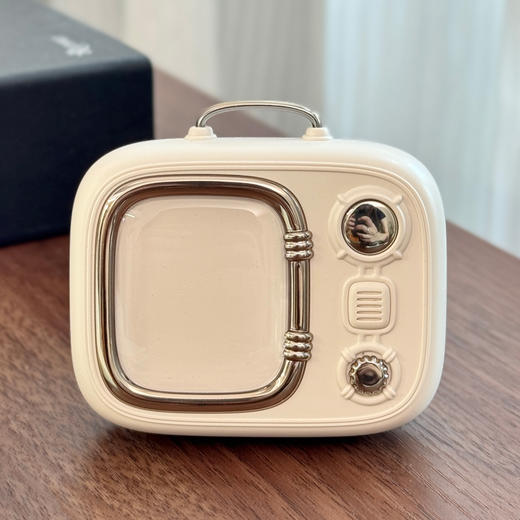 【超模君严选 3C认证】幻响·小电视无线充电宝，掌心般小巧，无线快充，边玩边充巨轻便！ 商品图8