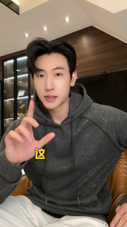 WY1197SDSA秋冬新款痞帅男装潮牌满天星四点刺绣抽绳连帽卫衣缝线百搭 商品图0