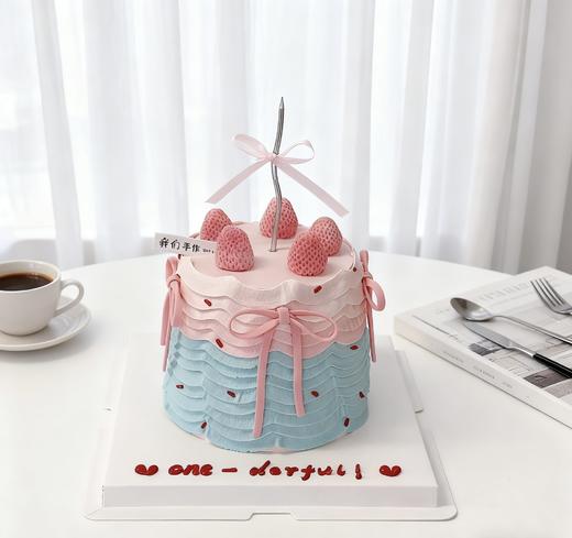 ins粉蓝草莓装饰蝴蝶结蛋糕-低糖处理无添加 商品图1