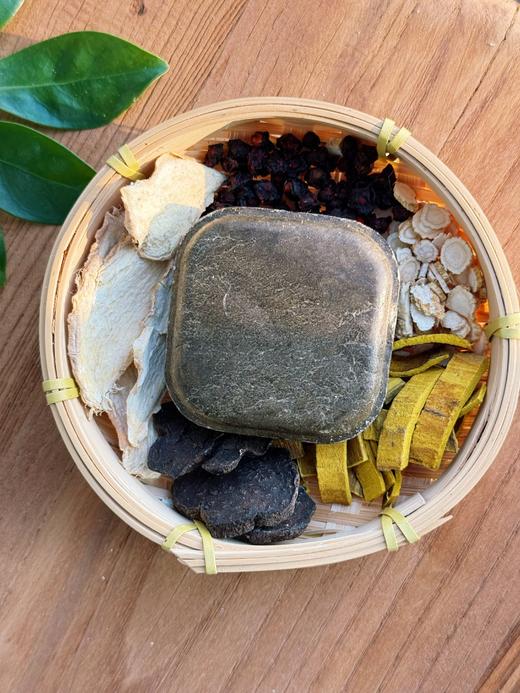 现货 何首乌侧柏叶精油洗发皂 植物本草冷制皂 100克 商品图0