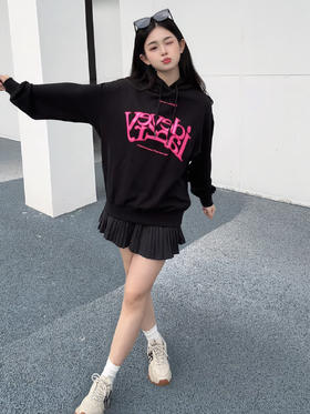 秋日出街，黑粉卫衣超出片🩷🖤 