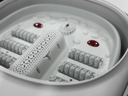 72小时发货【折叠足浴盆】艾美特品牌，泡走身体的小情绪~主打好收纳，自带红光暖足和涌泉冲浪感，红光也利于足浴包发挥效果！净重2.1kg，电源线长1.8m，配遥控器，折叠后厚度16厘米 商品图5