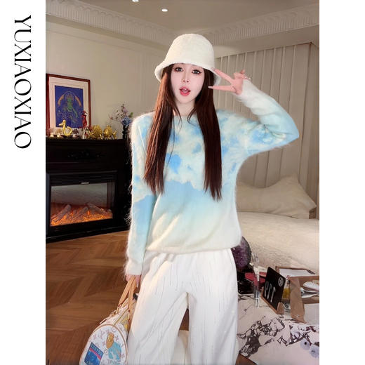 余潇潇【云端星河】马海毛绵羊毛混纺纱线渐变晕染彩钻烫钻圆领毛衣 商品图3