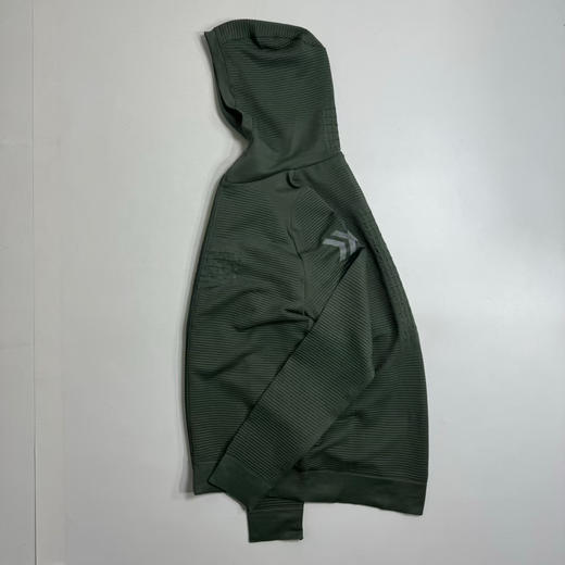 原单正品XB 向导连帽运动夹克 户外运动专属，满身科技的衣服，视网膜高清一体纺织科技

理想的中间层

蓝色/绿色 M-XXL

原价2000➕ 商品图2