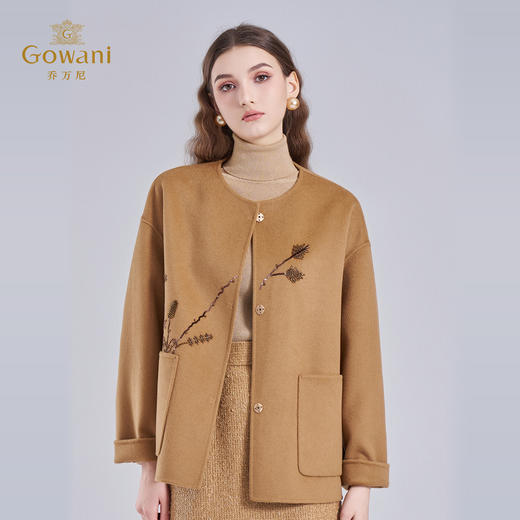 乔万尼2025冬中式风尚雅致刺绣无领设计宽松短款羊毛羊绒大衣ED4B798 商品图1